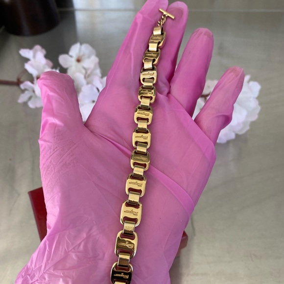🌟FERRAGAMO🌟 SALVATORE FERRAGAMO BRACELET (GENUINE, SIGNED) VERY CUTE - Picture 12 of 13